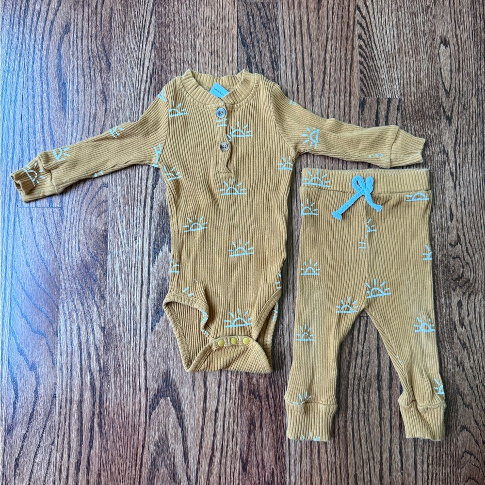 Yellow Mustard Matching Bodysuit Set w/ Suns - Size 3-6 months